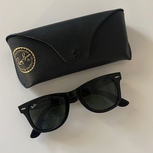 Ray-Ban Classic Wayfarer Sunglasses